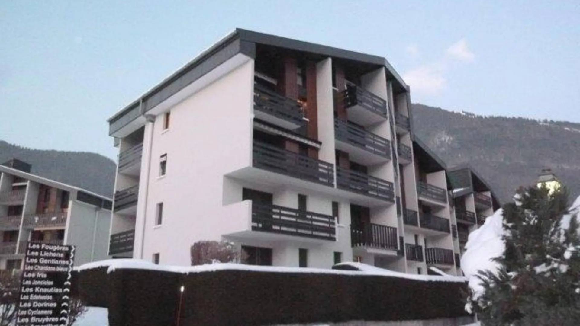 Joli T3 Ensoleille, Proche Centre, Avec Balcon, Parking Et Casier A Ski - Fr-1-624-89 Samoëns 0*,  Fransa